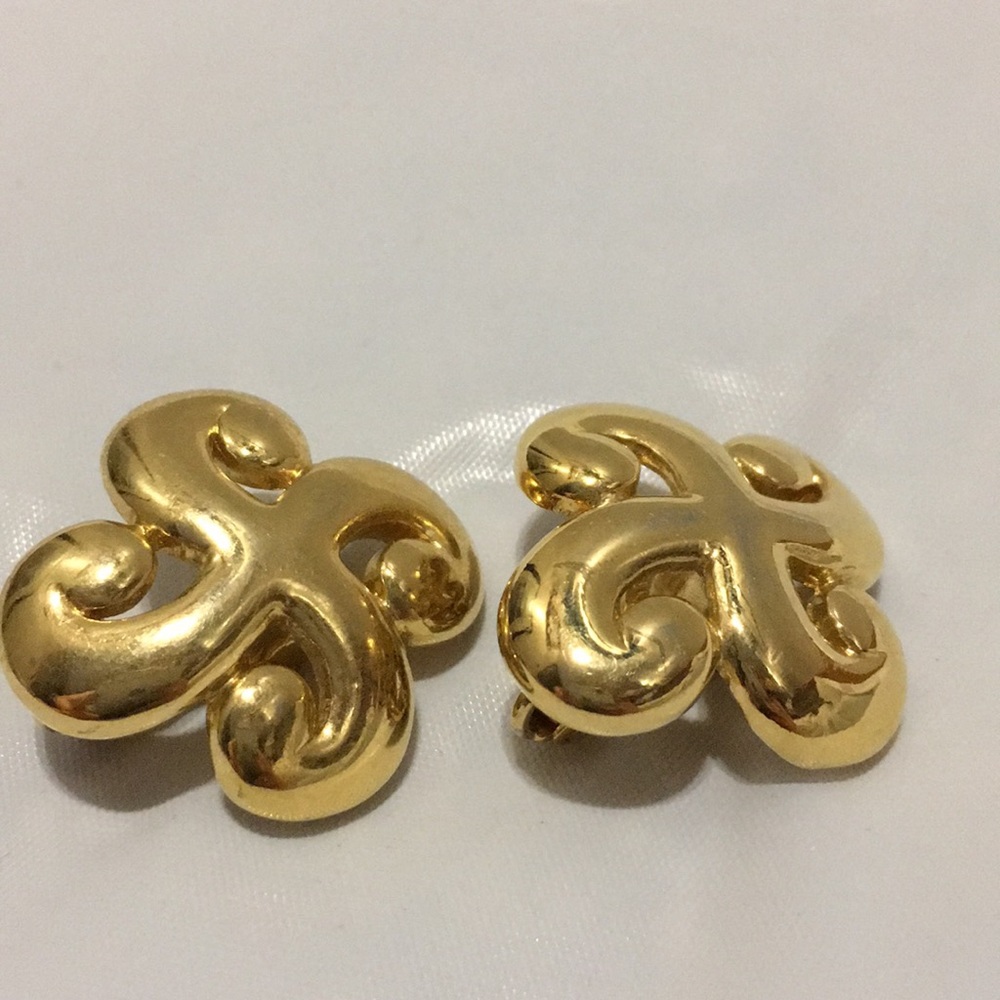 Vintage Clip On Earrings